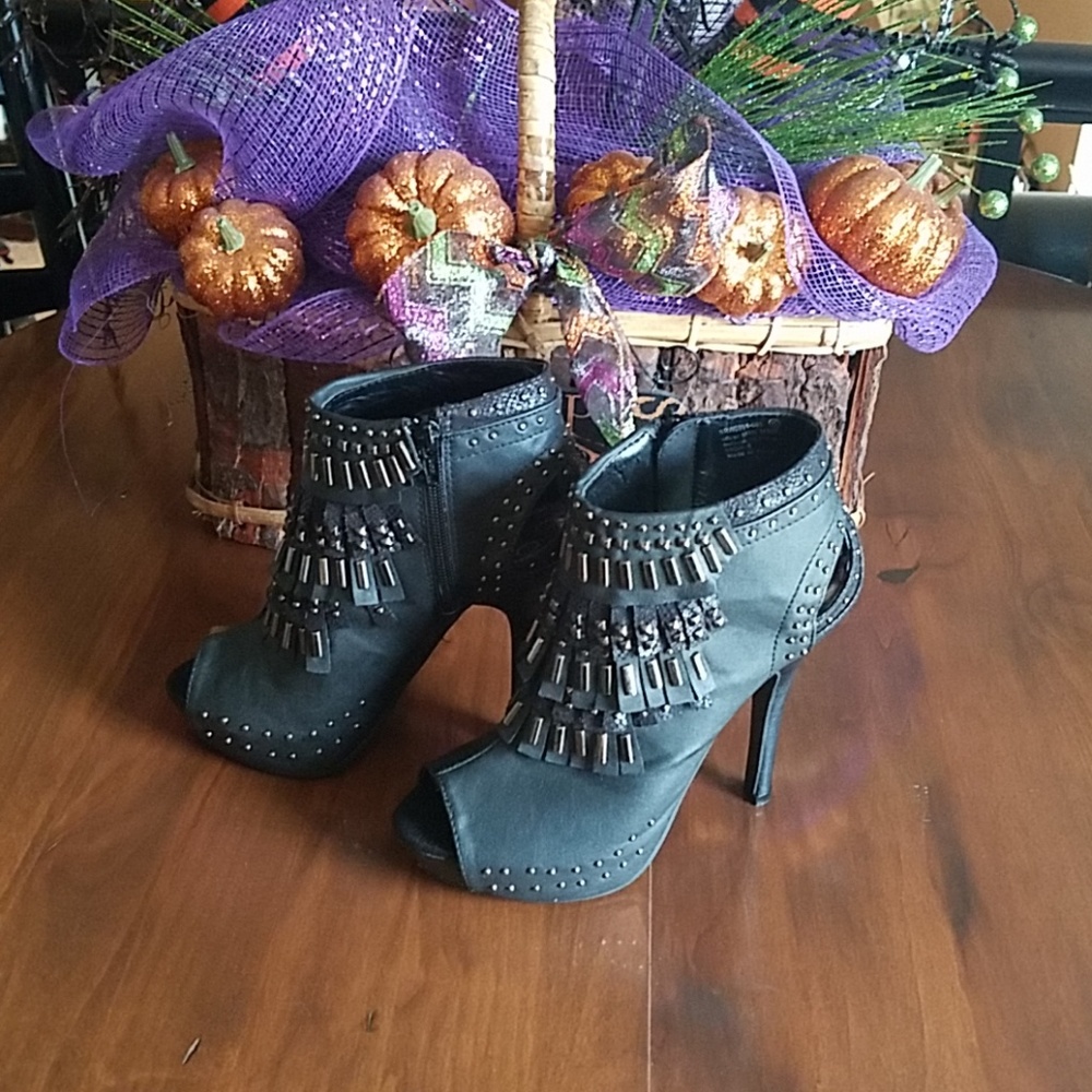 VEUC! Not Rated Open Toe heels black size 6